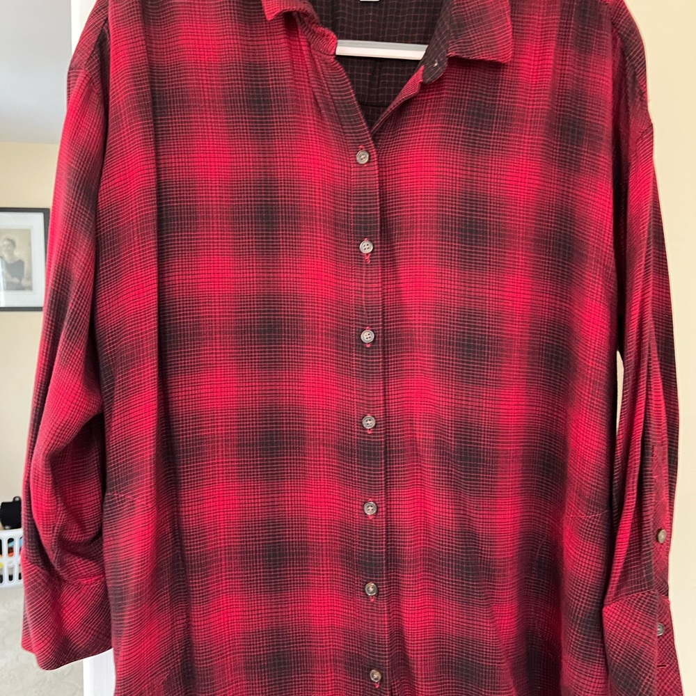 J Jill red plaid tunic with side pockets. Double cloth, double button cuff